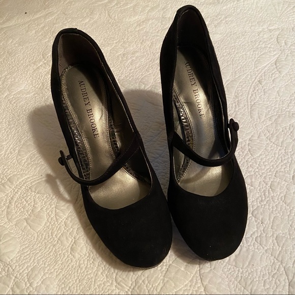 AUDREY BROOKE PUMPS, Size 6.5 - Picture 2 of 13